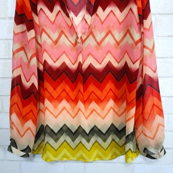 Banana Republic Semi Sheer Earth Toned Chevron Top Shirt Blouse Size Medium - Picture 4 of 9